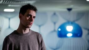 Le fondateur et dirigeant de la start-up française d'intelligence artificielle Mistral AI, Arthur Mensch, pendant une visite à l'agence France Travail à Paris le 4 février 2025.