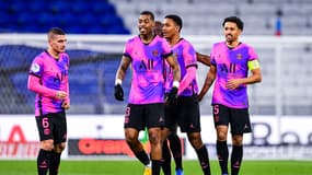 Presnel Kimpembe et les joueurs du PSG après un but