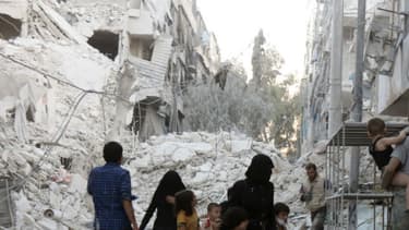 Des habitations bombardées le 23 septembre 2016 à Alep, en Syrie