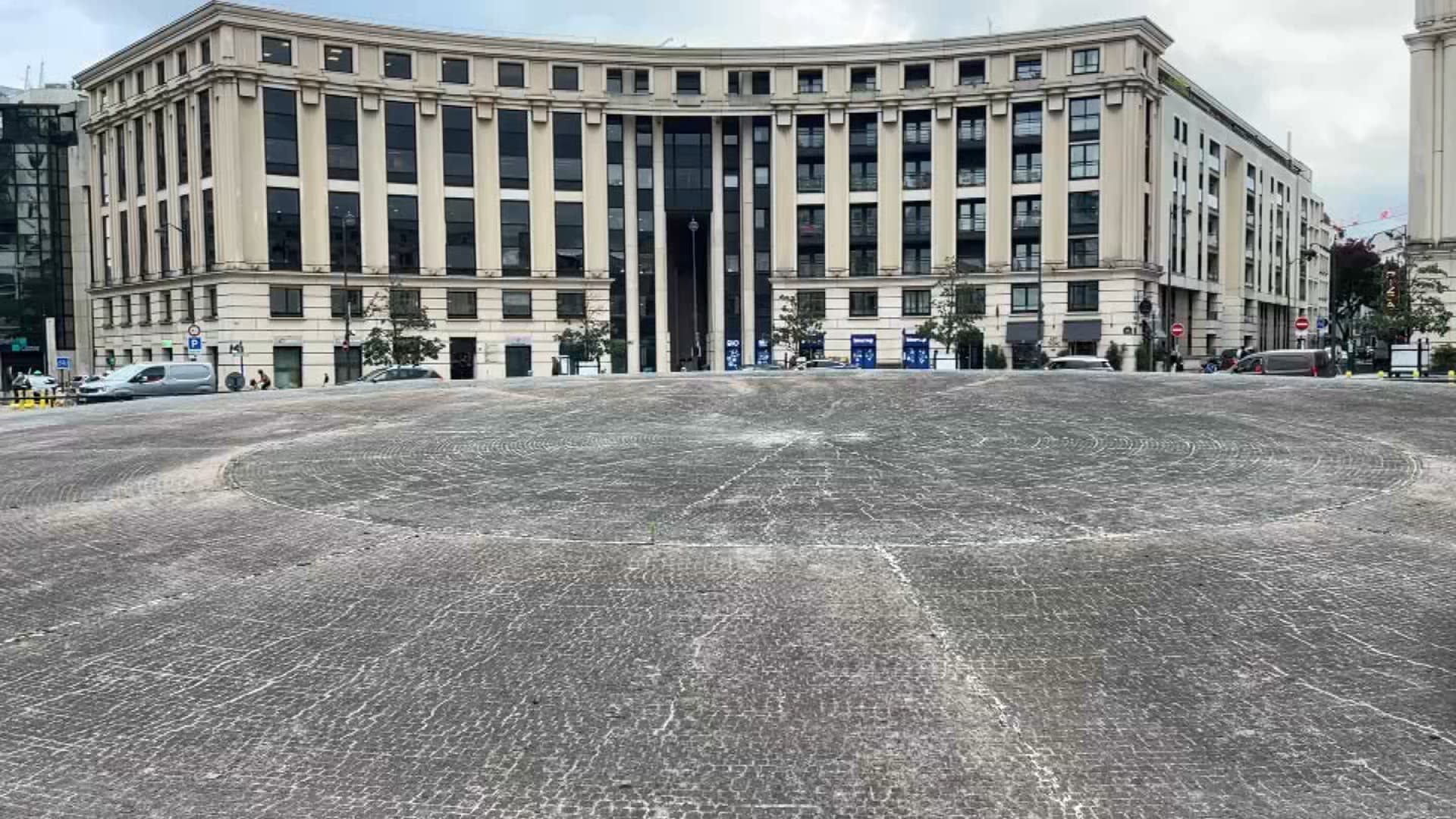 La place de Catalogne, dans le 14e arrondissement de Paris, avant sa transformation en "forêt urbaine".