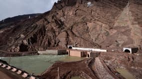 Lancé en grande pompe il y a deux ans, le chantier du barrage de Rogun n'est pas encore achevé.