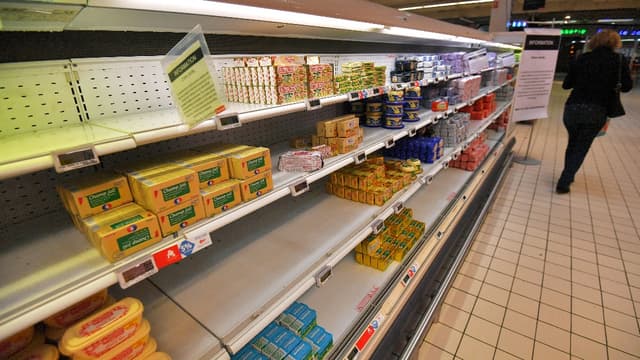 Un supermarché quasi-vide à Saint-Sébastien-sur-Loire.