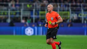 L’arbitre polonais Szymon Marciniak lors du match Inter Milan-Barça (4-3, a.p., Ligue des champions), le 6 mai 2025