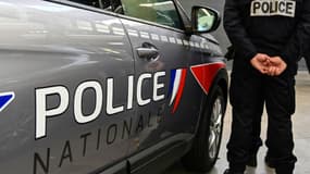 Cinq policiers ont récemment été mis en examen pour "faux et usage de faux" dans l'affaire du jeune homme ayant eu les mains brûlées dans un fourgon de police à Mantes-La-Jolie (Yvelines) en 2017 (photo d'illustration)