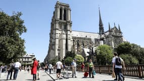 Environ 13 millions de visiteurs viennent chaque année à Notre-Dame-de-Paris