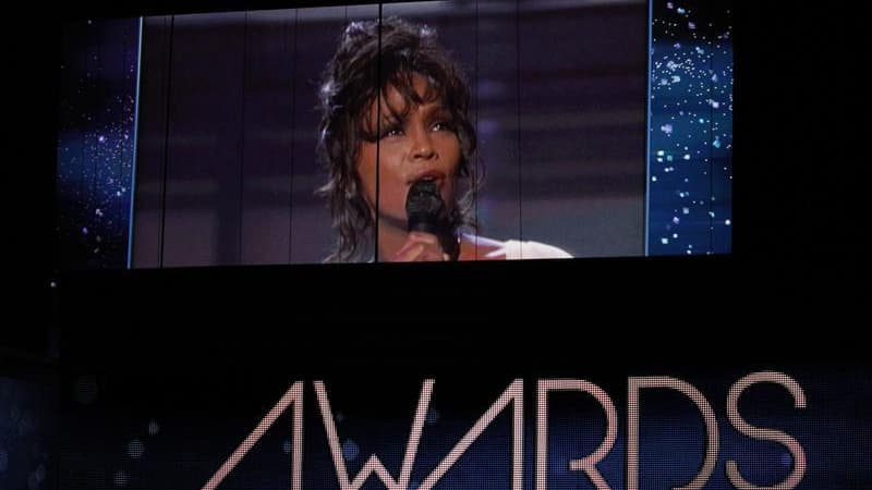 Hommage à Whitney Houston lors de la cérémonie des Grammy Awards, en février dernier, au lendemain de la mort de la chanteuse. Selon le rapport définitif du médecin légiste, Whitney Houston est morte noyée dans sa baignoire remplie d'une eau très chaude,