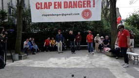 Un rassemblement à Montmartre à Paris le 14 avril 2024 pour protester contre la décision du Conseil d'État de demander au club de pétanque historique du CLAP (Club Lepic Abesses Pétanque) de quitter le boulodrome qu'ils occupent sans titre au sommet de la butte