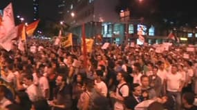 Des milliers de Brésiliens sont descendus dans la rue lundi soir pour protester contre le coût des transports publics et la facture du Mondial 2014
