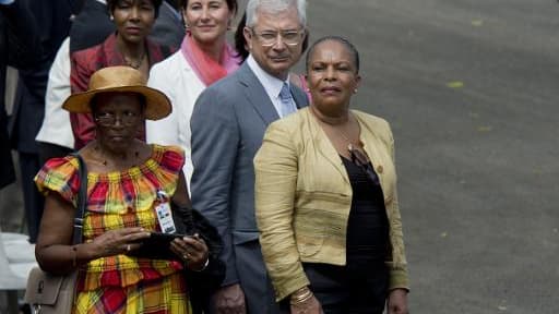 La ministre de l'Environnement Ségolène Royal (3e r), de la Justice Christiane Taubira (1e r), le président de l'Assemblée nationale Claude Bartolone (2e r) assistent à une cérémonie officielle lors de la visite de François Hollande en M...