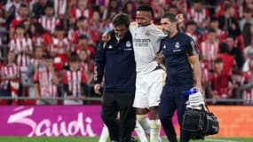 Eder Militao, sortant sur blessure face à l'Athletic Bilbao, le 13 août 2023.