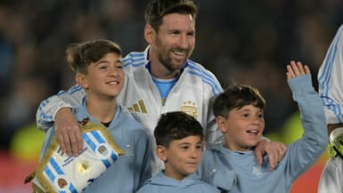 Lionel Messi avec ses trois fils lors du match Argentine-Venezuela (3-0), le 4 septembre 2025