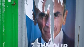 Une affiche de campagne d'Éric Zemmour, candidat de Reconquête pour l'élection présidentielle.