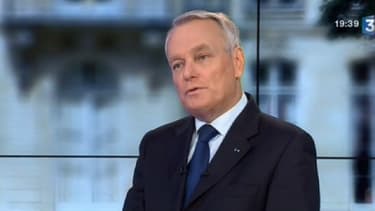 Le Premier ministre, Jean-Marc Ayrault, sur le plateau de France 3 ce mercredi 13 janvier 2013