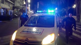 A Nice, les forces de l'ordre tentent de faire respecter le couvre-feu instauré pour limiter la propagation du coronavirus, dans la nuit du 21 au 22 mars 2020
