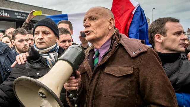 Le général Piquemal, lors de la manifestation anti-migrants à Calais, le 6 février 2016.
