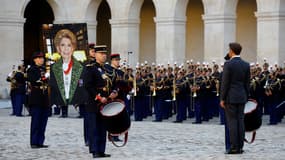 Emmanuel Macron rend un hommage national à Hélène Carrère d'Encausse aux Invalides le 3 octobre 2023