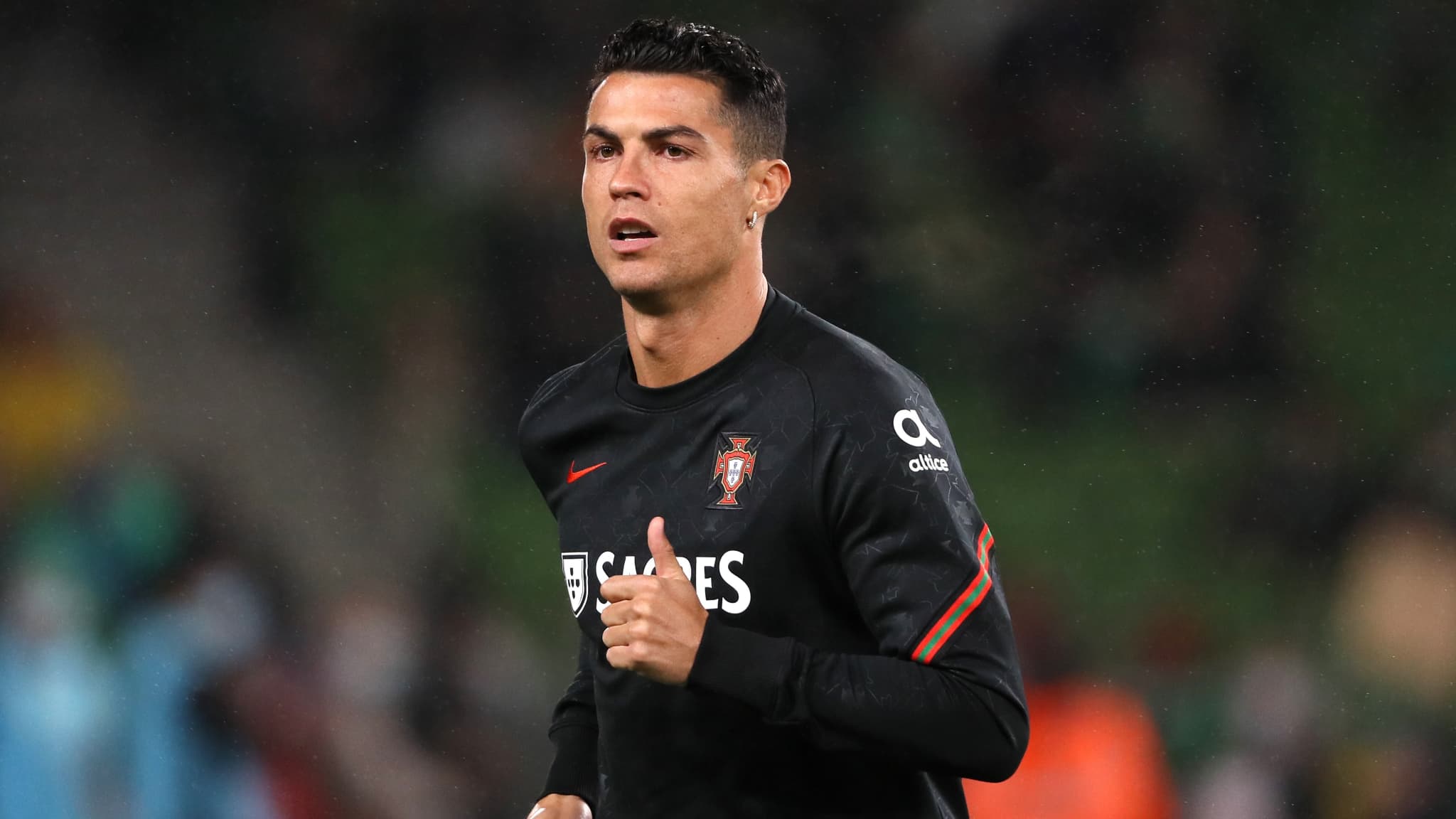 Le brassard de Cristiano Ronaldo vendu  64.000 euros pour aider