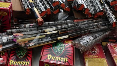 Des mortiers d'artifice dans un commissariat parisien, le 24 juillet 2025