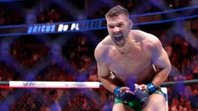 Dricus Du Plessis après sa victoire sur Robert Whittaker à l'UFC 290 en juillet 2023