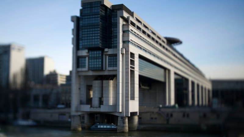 7 Français sur 10 se disent préoccupés par le niveau de la dette publique et ils sont autant à trouver que la Sécurité sociale "coûte trop cher à la société"