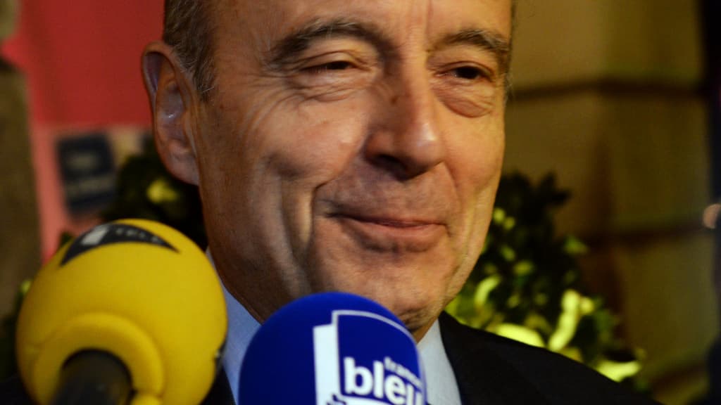 Alain Juppé a répondu avec un grand sourire aux questions des journalistes, ce samedi soir. Alain Juppé a répondu avec un grand sourire aux questions des journalistes, ce samedi soir.