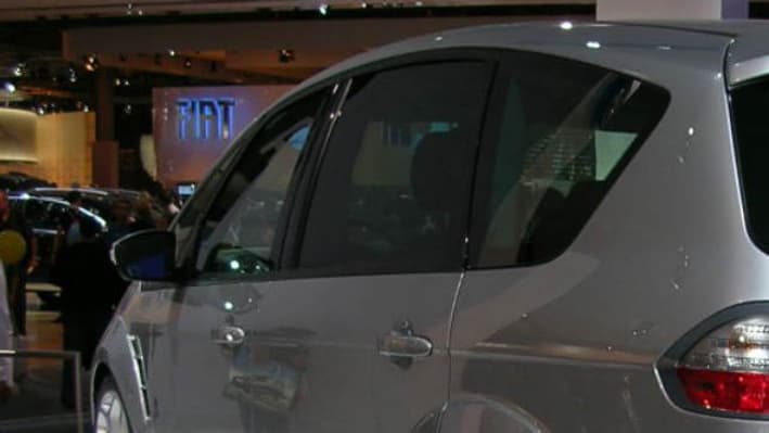 Le Ford S-Max Sport était de son côté sur un tapis de neige Le Ford S-Max Sport était de son côté sur un tapis de neige