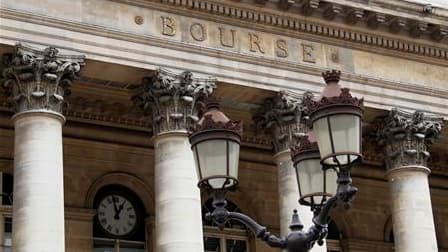 Les Bourses européennes ont fini en hausse au terme d'une séance de nouveau très volatile, encore marquée par des spéculations sur le risque systémique que pourraient faire courir les banques françaises à l'économie de la zone euro. A Paris, le CAC 40 a g