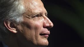 Dominique de Villepin sera entendu lundi prochain comme témoin dans le cadre de l'enquête sur le volet financier de l'affaire Karachi. /Photo prise le 13 décembre 2011/REUTERS/Charles Platiau
