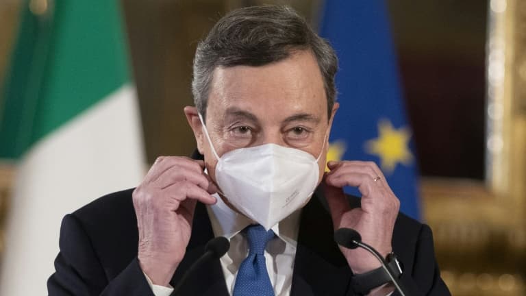 Mario Draghi lors d'une conférence de presse après avoir rencontré le président italien Sergio Mattarella, le 3 février 2021 au palais de la Quirinale, à Rome