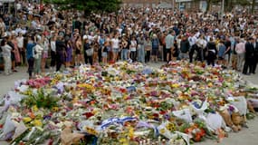 L'Australie en deuil au lendemain de l'attentat antisémite qui a fait 16 morts, dont l'un des assaillants, sur une plage de Sydney.