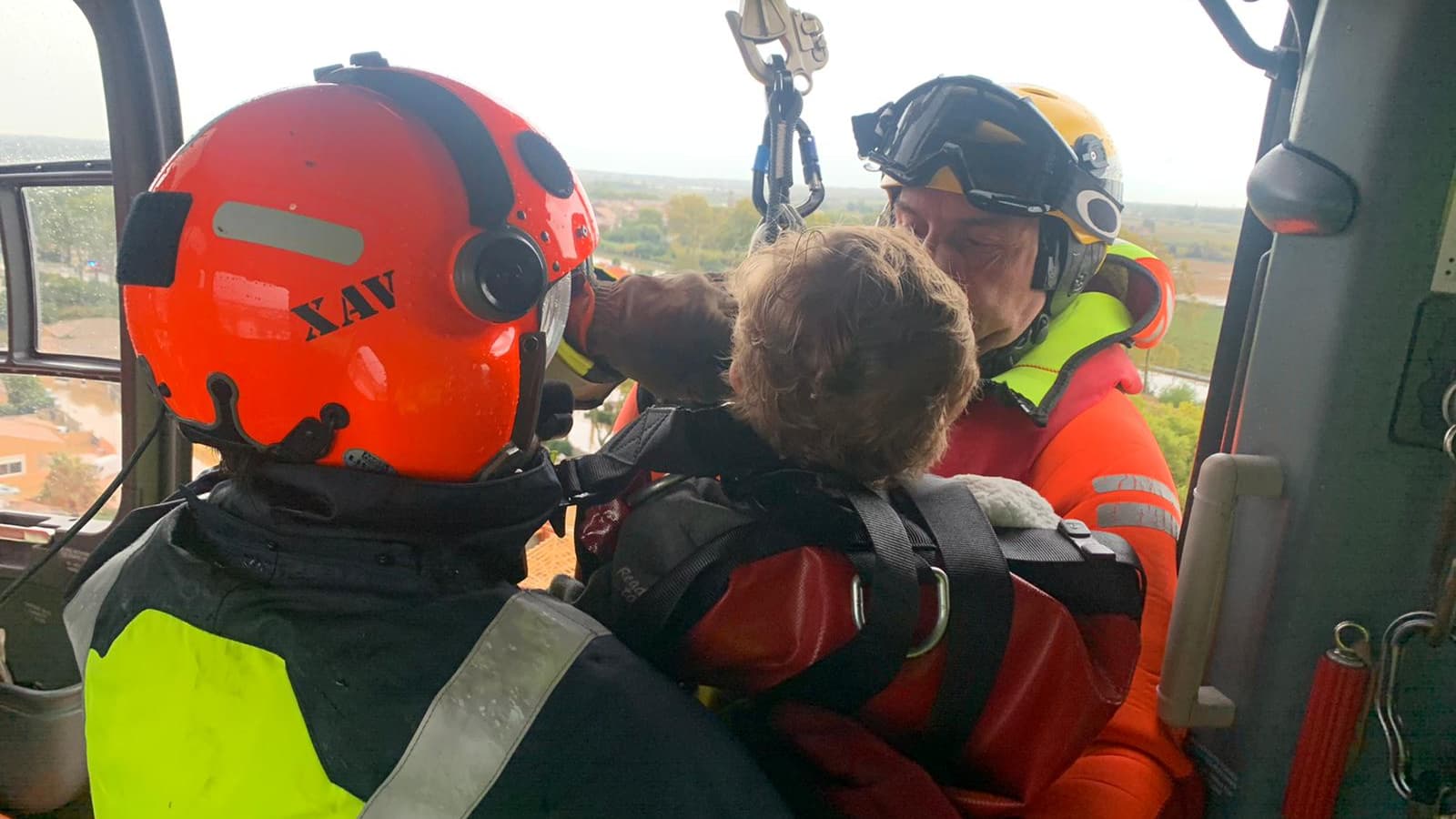 Une dame secourue par hélicoptère dans l'Hérault, ce mercredi. Une dame secourue par hélicoptère dans l'Hérault, ce mercredi.