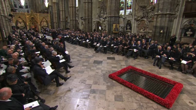 Les invités aux funérailles d'Elizabeth II prennent place dans Westminster Abbey