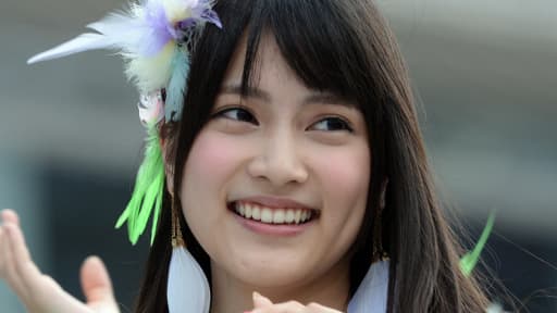 Anna Iriyama, membre du groupe de pop japonais AKB48, agressée dimanche à la scie par un fan.