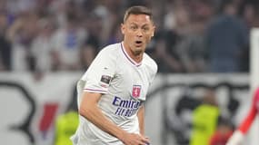 Nemanja Matic avec un scotch sur le badge contre l'homophobie, le 17 mai 2025