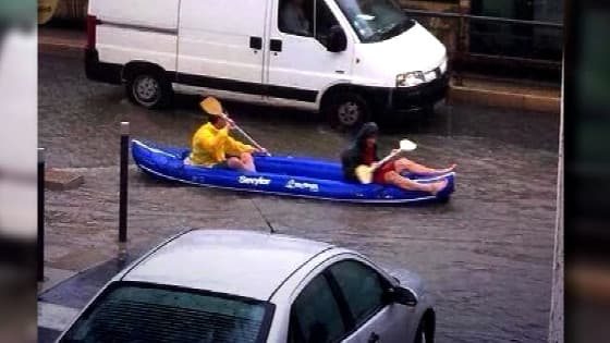 A Montpellier, le Lez est sorti de son lit et les rues ont été inondées, lundi, après de fortes pluies. De quoi provoquer quelques situations insolites. 