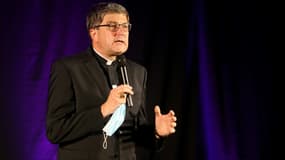 L'archevêque de Reims, Eric de Moulins-Beaufort, ouvre une série de réunions publiques sur les abus sexuels dans l'église, à Reims le 15 septembre 2021