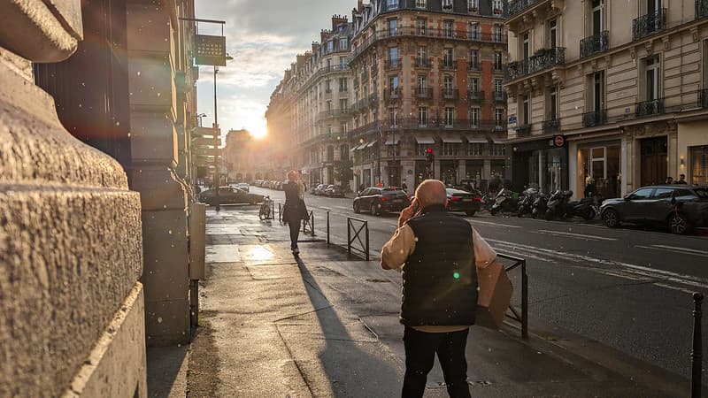 Un homme dans le centre ville de Paris. (Photo d'illustration) Un homme dans le centre ville de Paris. (Photo d'illustration)