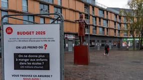 Campagne d'affichage contre la coupe budgétaire imposée à la ville de Lille
