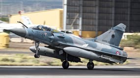 Un Mirage 2000-5 décolle depuis une base de l'armée de l’Air et de l’Espace (photo d'illustration).