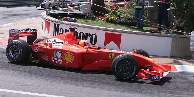Michael Schumacher au volant d'une Ferrari, à Monaco le 27 mai 2001