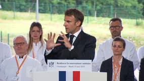 Emmanuel Macron évoque une cinquantaine de médicaments dont la production doit être "relocalisée" en France