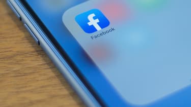 Facebook se démène contre les faux comptes.