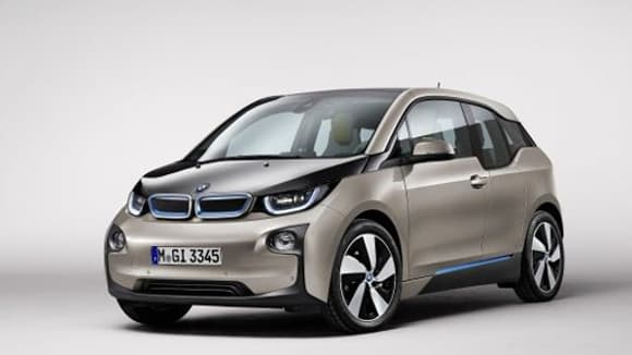 BMW renverse la table en se lançant dans l'électrique, qui plus est avec une citadine à traction avant. BMW renverse la table en se lançant dans l'électrique, qui plus est avec une citadine à traction avant.