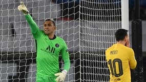 Keylor Navas a arrêté le penalty de Messi, lors du 8e de finale retour de la Ligue des champions au Parc des Princes.