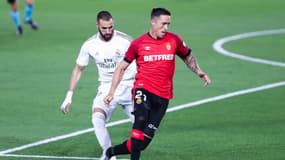 Antonio Raillo face à Karim Benzema en 2022.