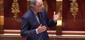 Mamère remonté contre la déchéance: "tellement d'insultes", rétorque Valls