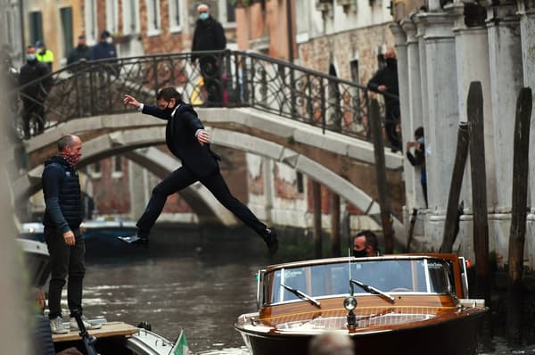 Sur les canaux de Venise, Tom Cruise masqué pour "Mission impossible 7" Sur les canaux de Venise, Tom Cruise masqué pour "Mission impossible 7"