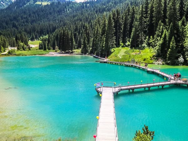  Le lac de la Rosière est situé à Moriond