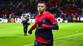 Kylian Mbappé à l'échauffement avant le Trophée des champions avec le PSG, 3 janvier 2024