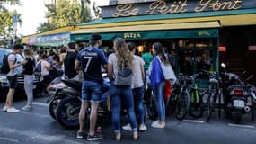 Les supporters ont suivi en nombre les matchs dans les bars et bistrots parisiens.